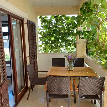 Apartment Saska 1 *